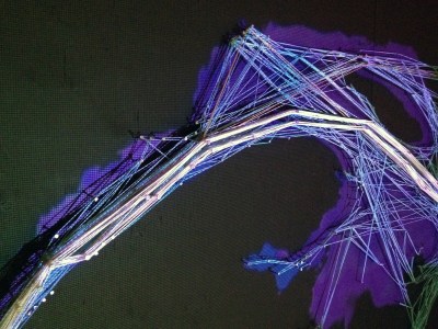 Détails de la murale en fils tendus (Photo: Papillon-Bourgault)